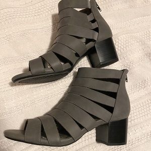 AEROSOLES Midfield Womens Sandals Sz 9 Gray